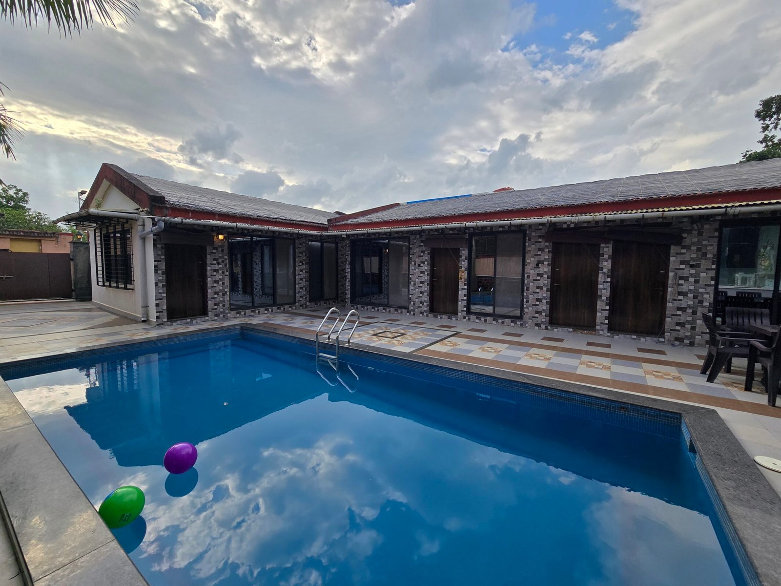 Villa with a Private Pool in Neral